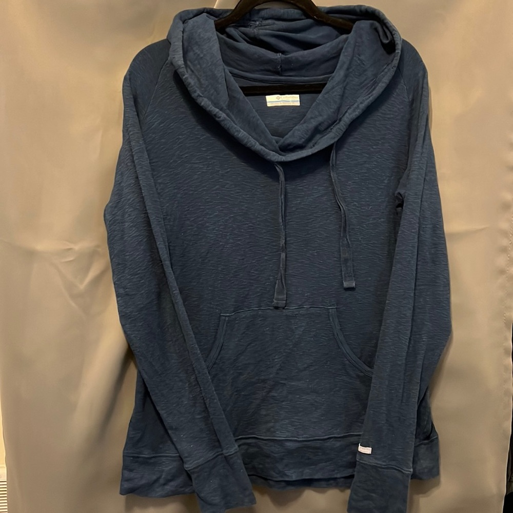 Long sleeve light hooded Columbia shirt